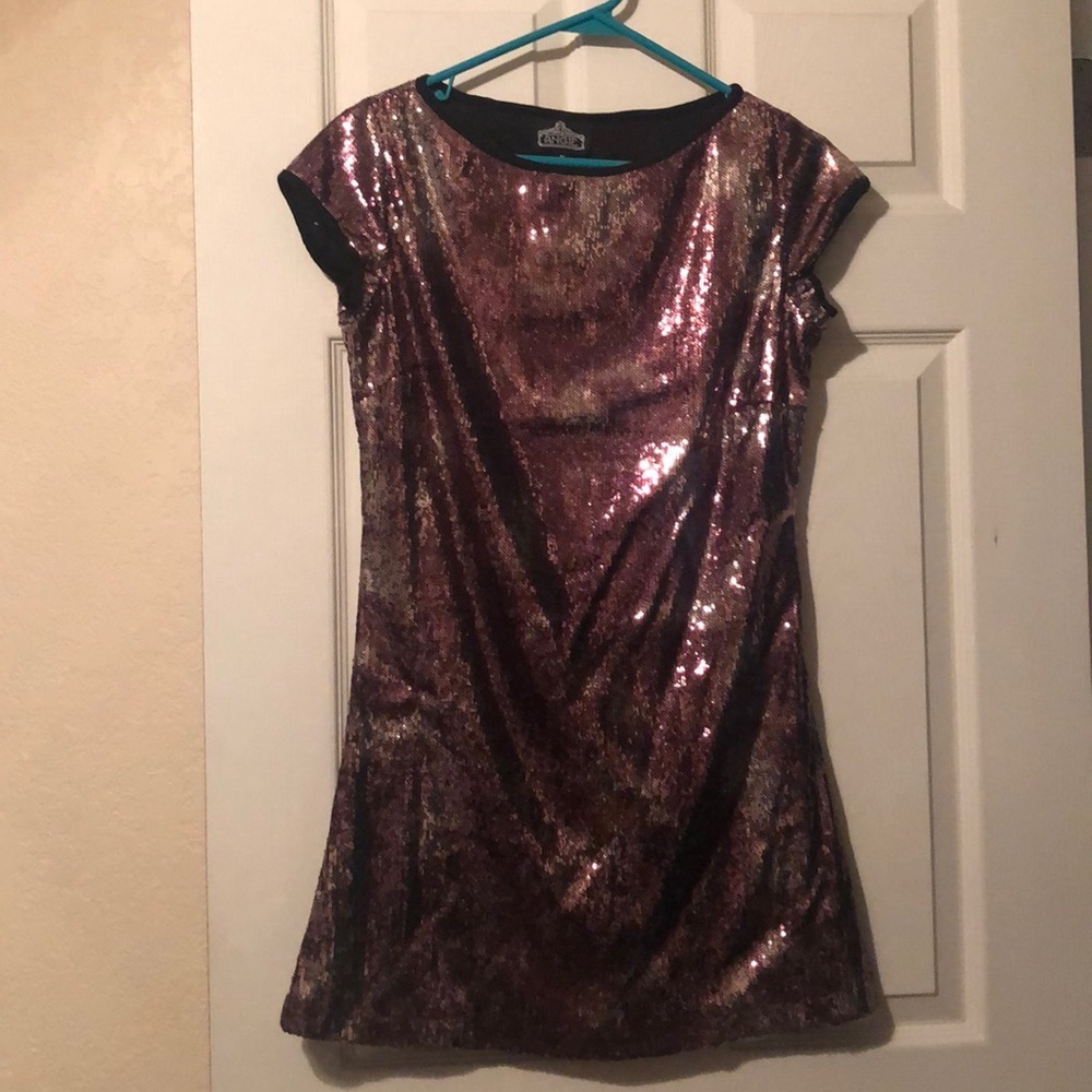 3/$15 ☀️ Sequin boatneck mini dress! 🎉🥂